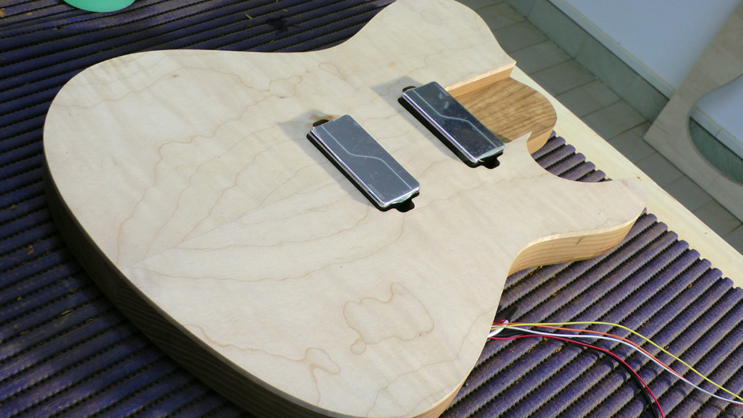 Build your own guitar online checking the pickups fitting