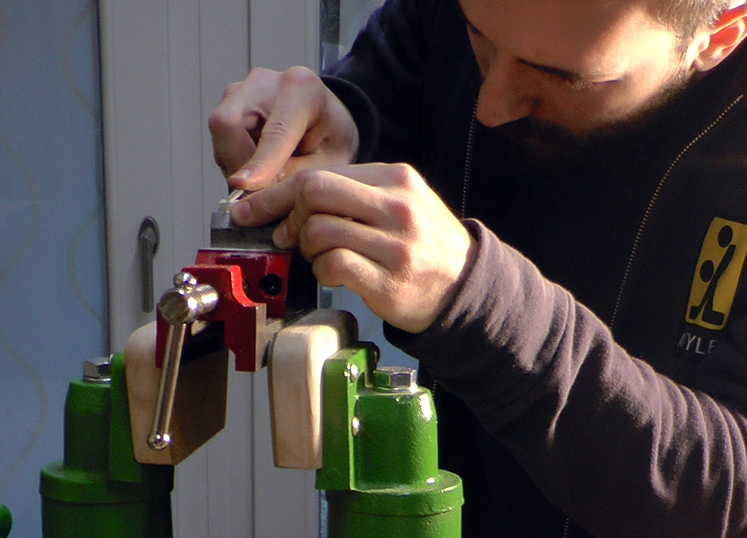 Build your own guitar online crating the nut